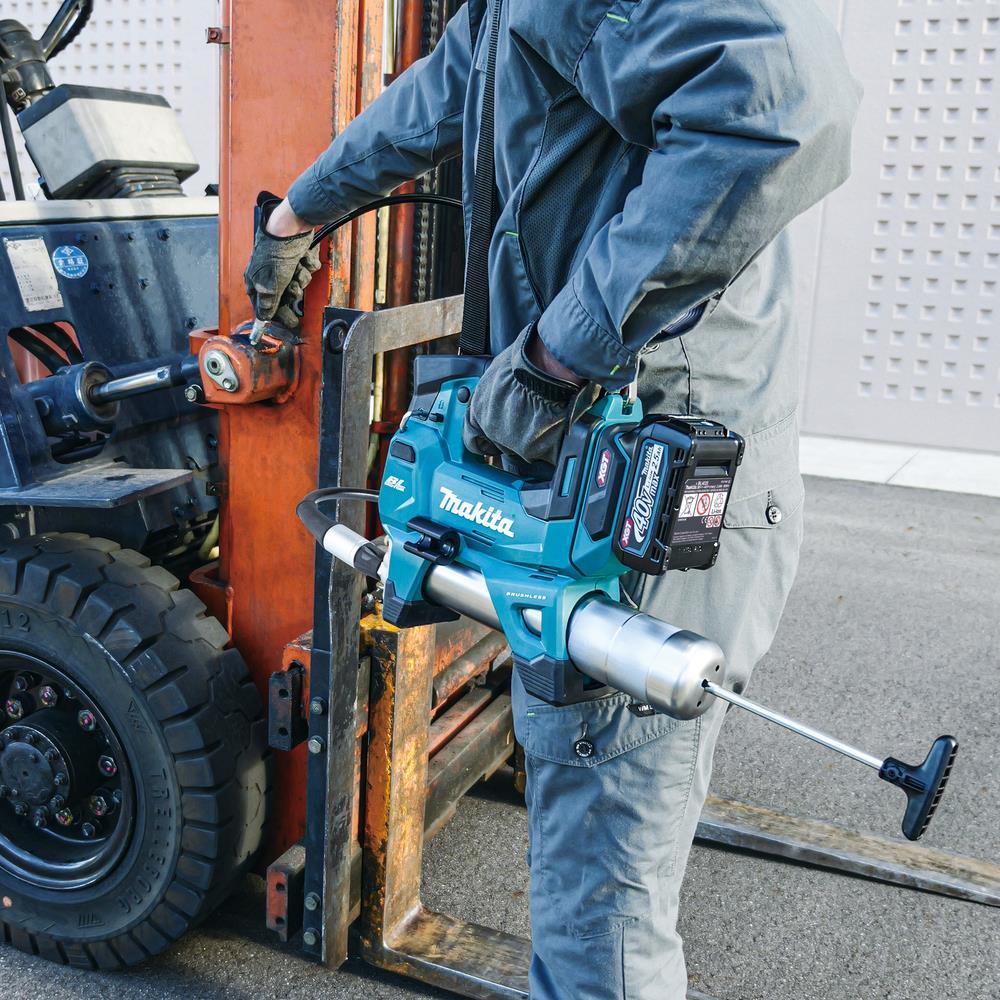 Makita GP001GD201 40V Max XGT Grease Gun with 2 x 2.5Ah Batteries & Charger