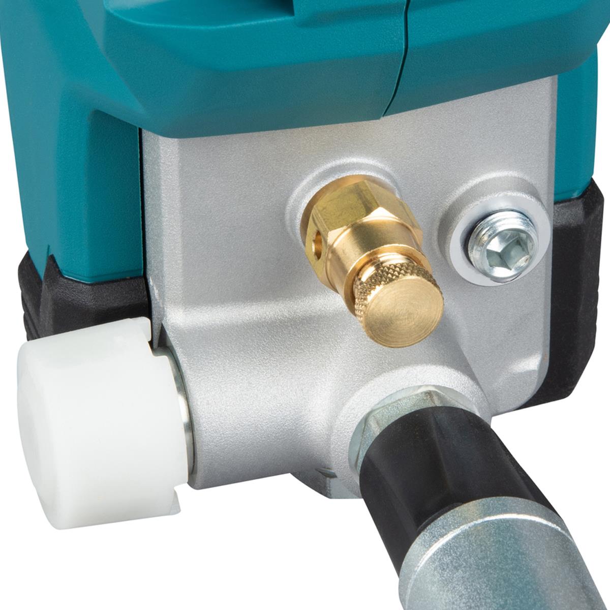 Makita GP001GD201 40V Max XGT Grease Gun with 2 x 2.5Ah Batteries & Charger