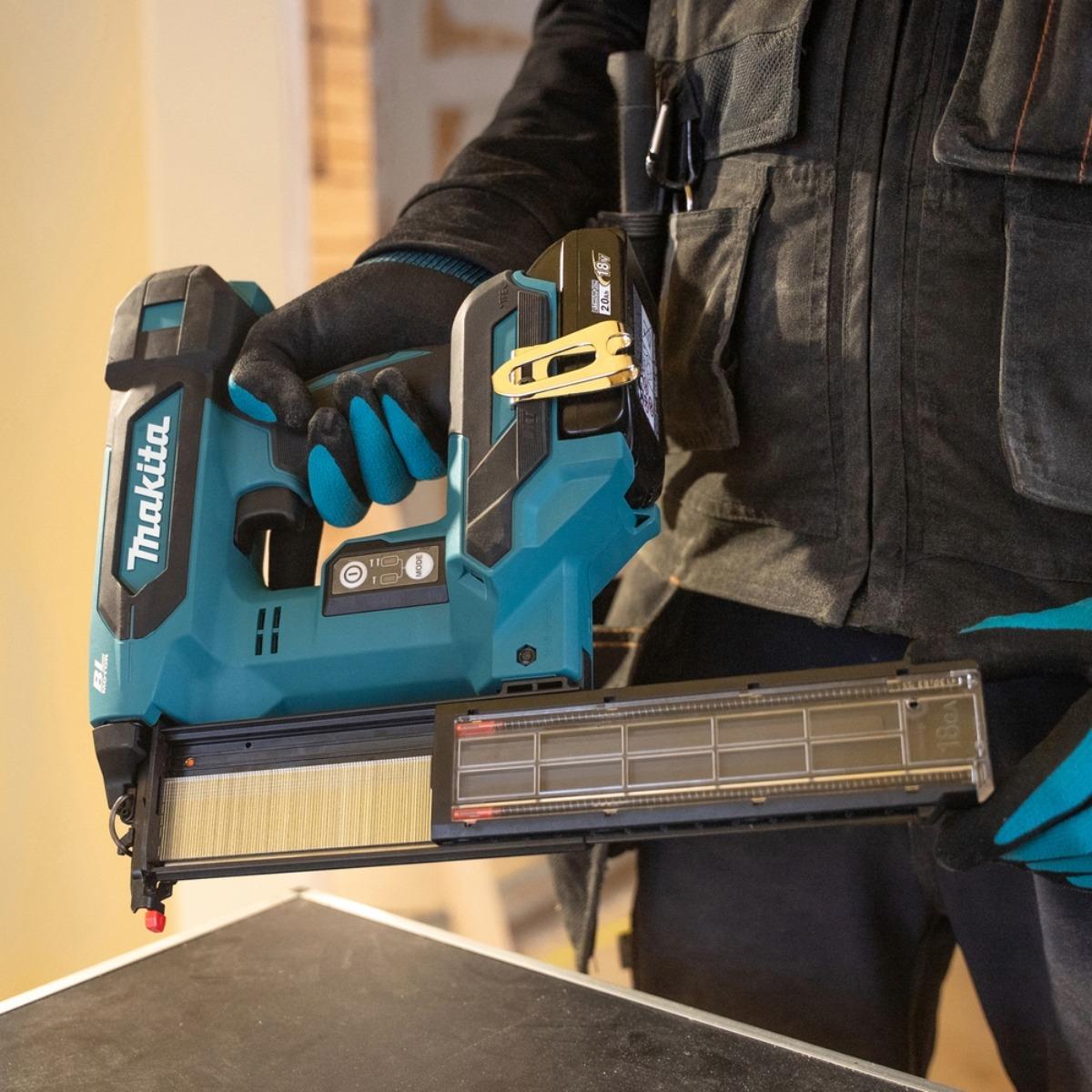 Makita DBN501ZJ 18V Brushless 18G Brad Nailer with 1 x 9.0Ah Battery Charger & Case