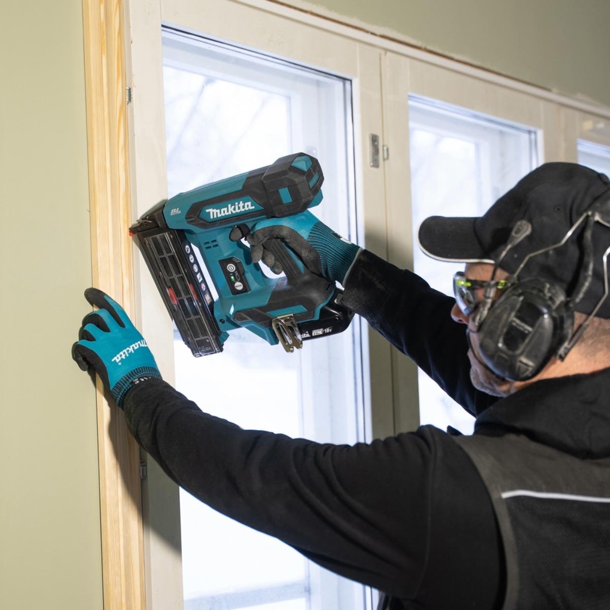 Makita DBN501ZJ 18V Brushless 18G Brad Nailer with 1 x 9.0Ah Battery Charger & Case